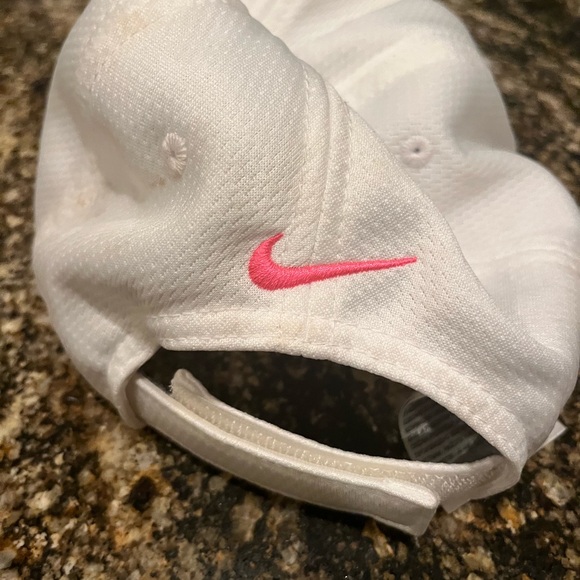 Nike girls hat - Picture 2 of 2
